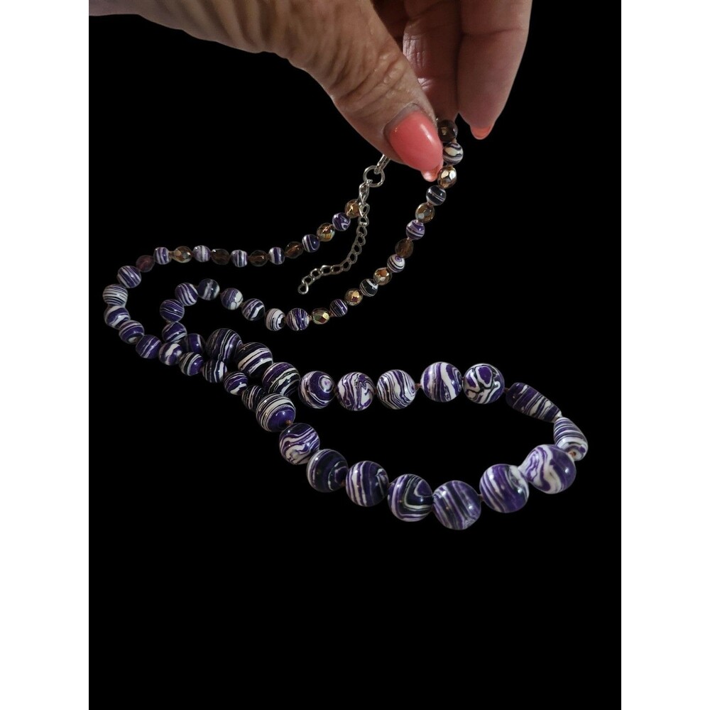 Vintage Mid Century Graduated Purple Swirled Art Glass Bead Necklace